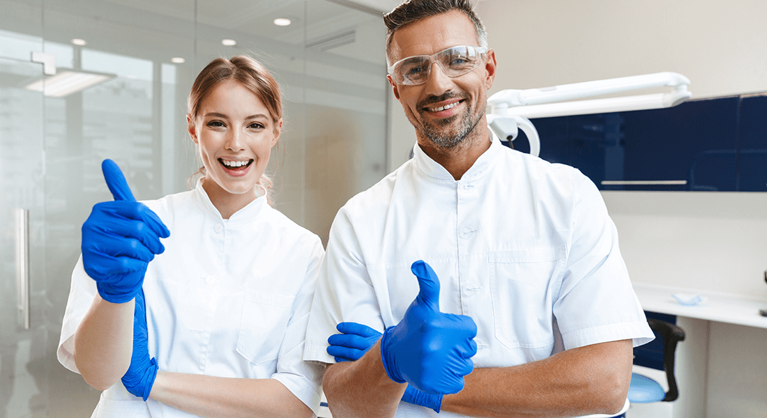 Model af kæbe med implantat